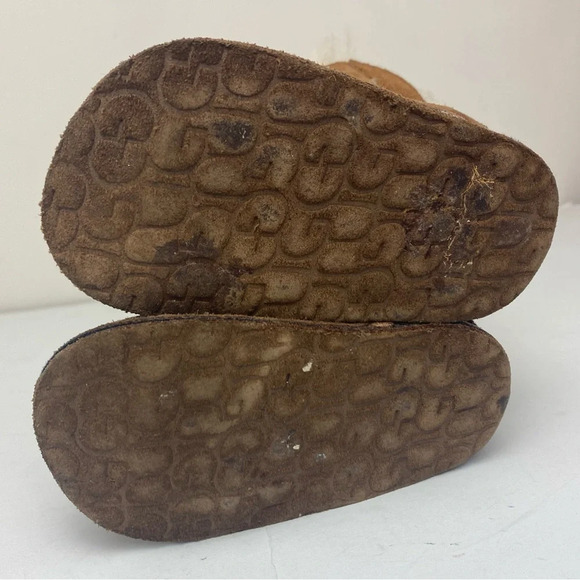 UGG Australia Insulated bootie infant size small (4-6months) - Picture 6 of 13